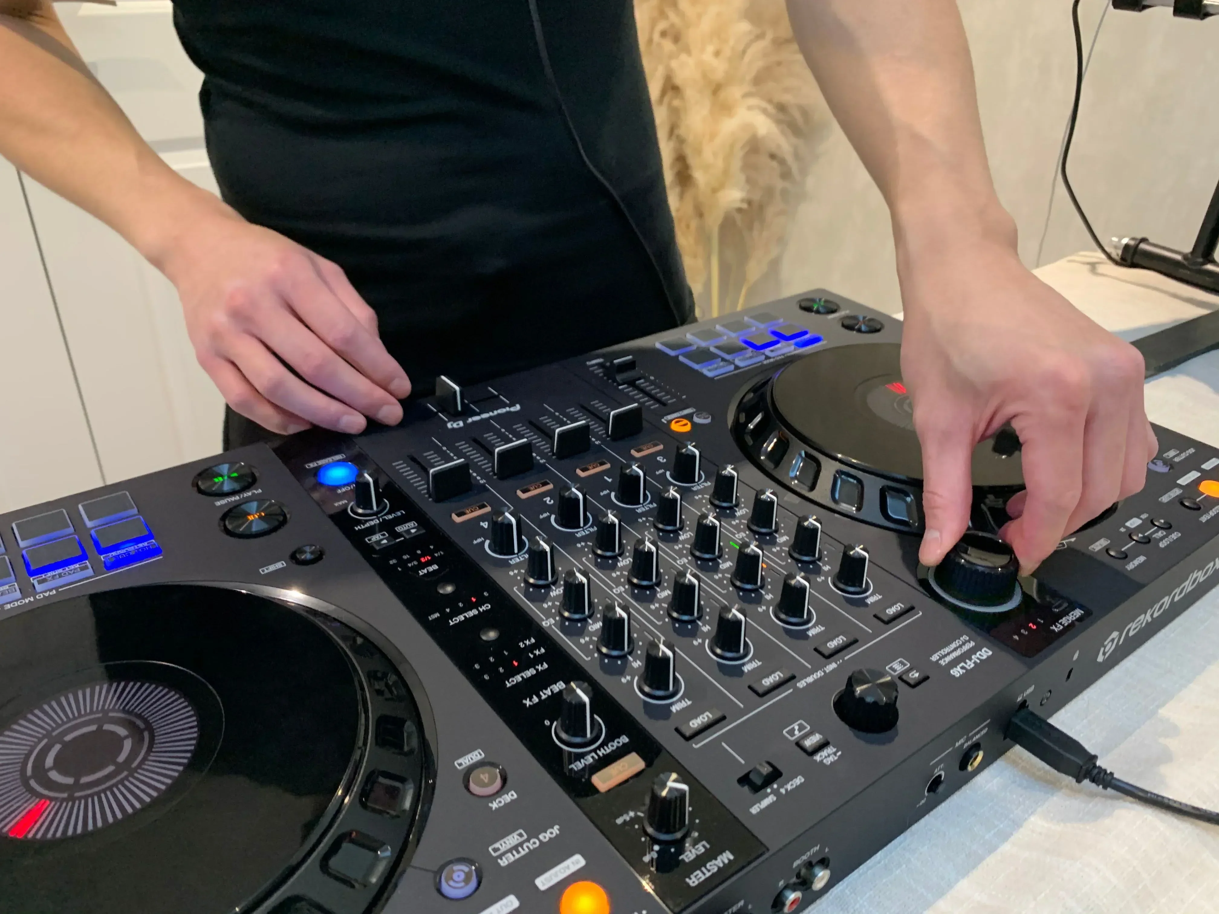 Летняя распродажа скидка на 2022 Pioneer DJ DDJ-FLX6 4-колодный рекламный ящик и контроллер