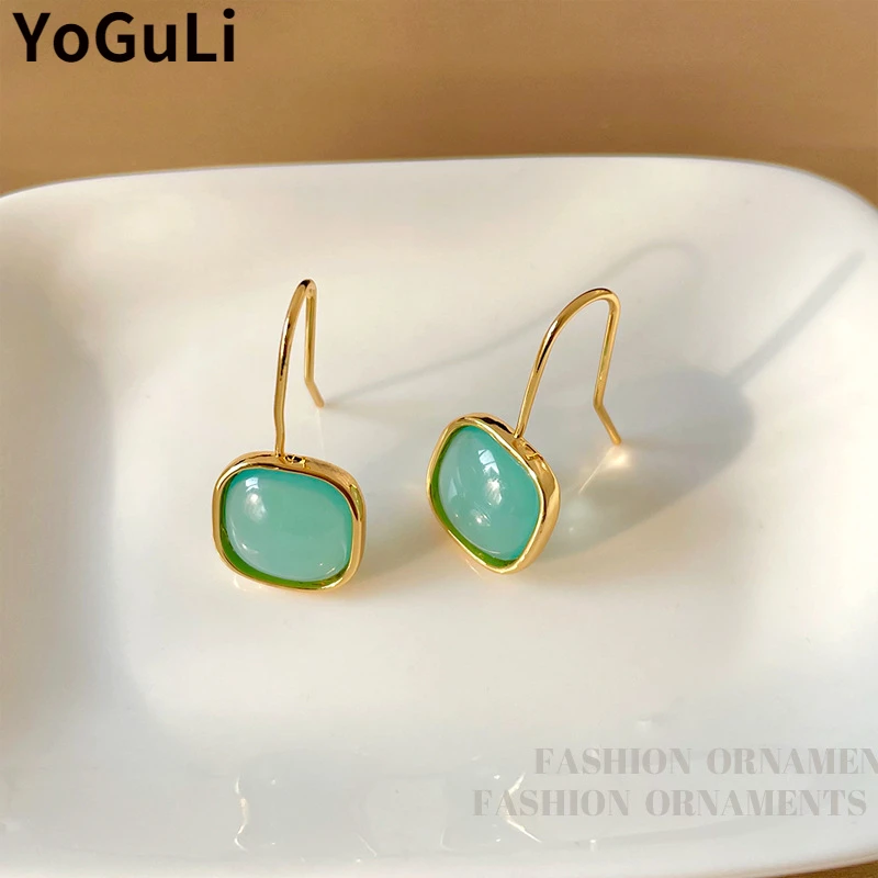 Fashion Jewelry Green Resin Earrings Simply Design Earhook High Quality Brass Gold Color Women Earrings For Party Gifts
Fashion Jewelry Green Resin Earrings Simply Design Earhook High Quality Brass Gold Color Women Earrings For Party Gifts