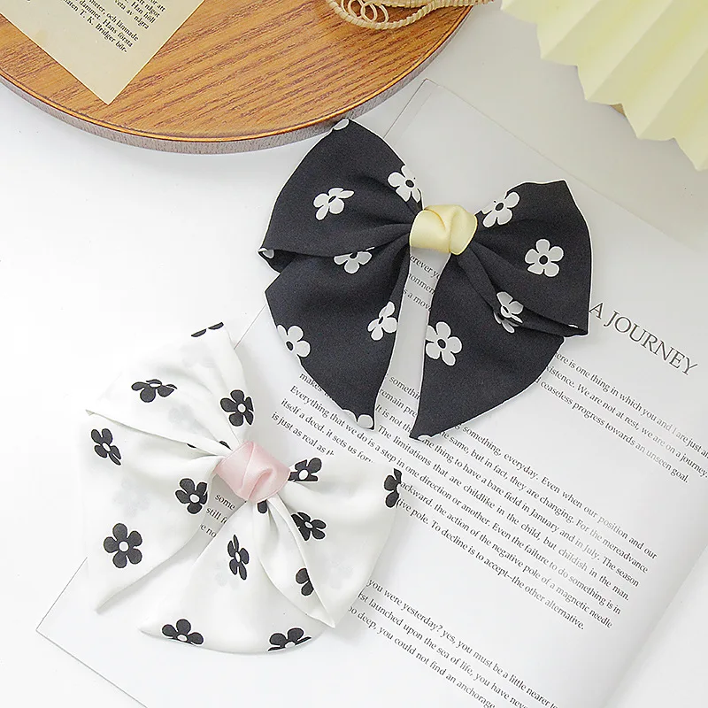 Summer New Sweet Cute Swallowtail Bow Hairpin Fashion Minimalist Petal Pattern Spring Clamp Girl Woman Jewelry Birthday Gift
Summer New Sweet Cute Swallowtail Bow Hairpin Fashion Minimalist Petal Pattern Spring Clamp Girl Woman Jewelry Birthday Gift