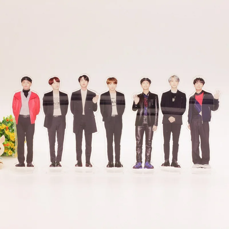 Kpop оптовая продажа группа 18 см человеческая форма Bangtan Boys прозрачные ПВХ акриловые прозрачные фигурки стоячие настольные акриловые стенди
Kpop оптовая продажа группа 18 см человеческая форма Bangtan Boys прозрачные ПВХ акриловые прозрачные фигурки стоячие настольные акриловые стенди