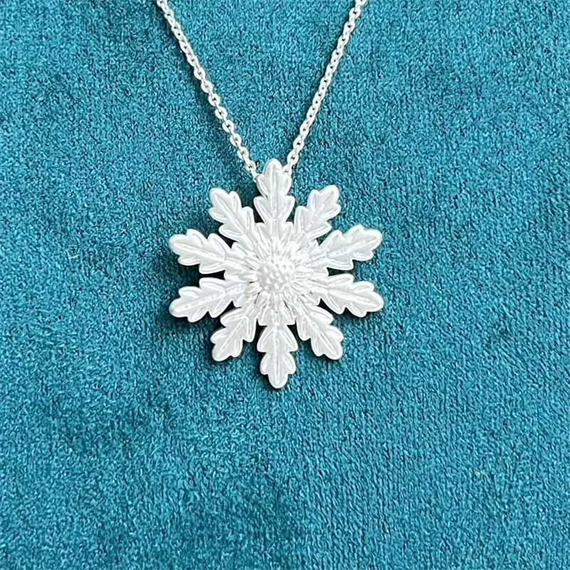 New Christmas Snowflake Women's Pendant Gold Silver White Jewelry Necklace - Fashion Versatile Collar Chain Wholesale
New Christmas Snowflake Women's Pendant Gold Silver White Jewelry Necklace - Fashion Versatile Collar Chain Wholesale