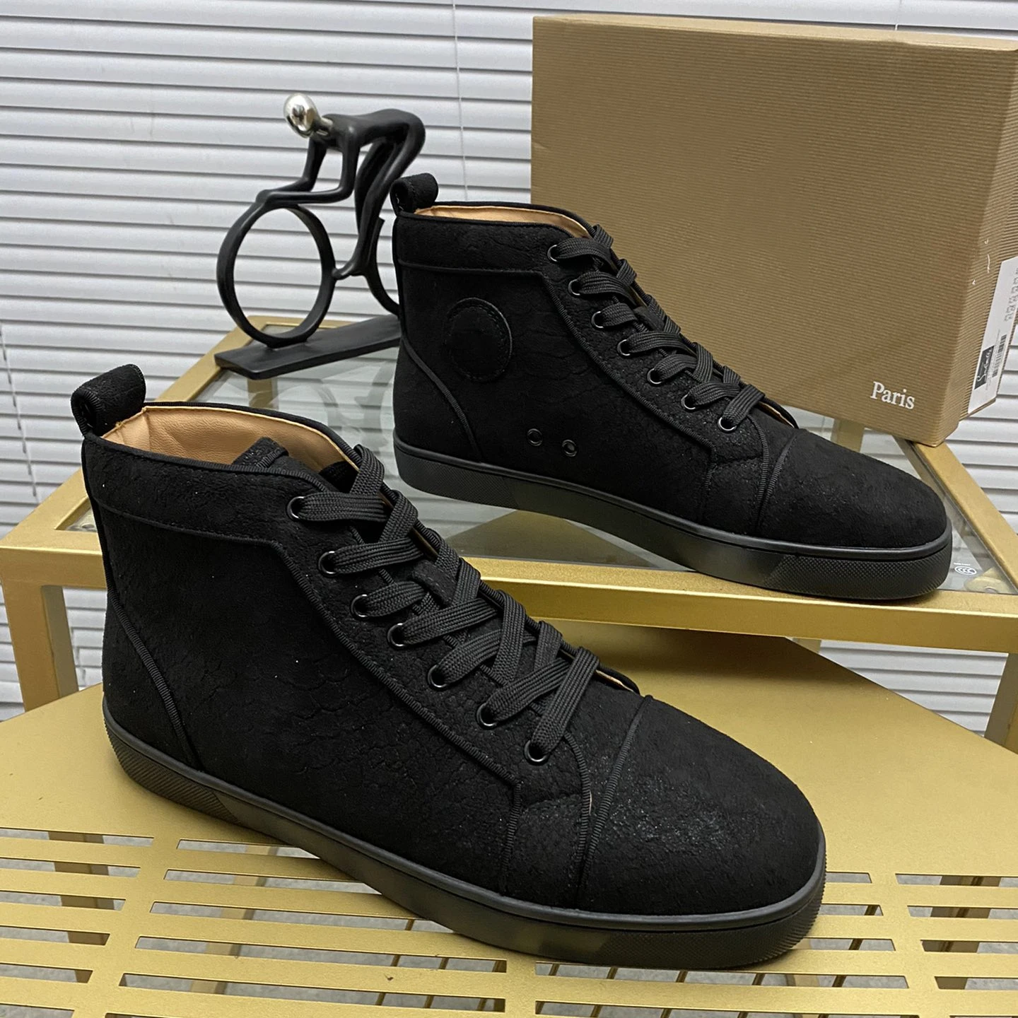 Top Quality Red Sole Womens Trendy Casual Shoes Luxury Mens Real Leather Shoes Lovers Rock Tide Shoes Designr Sneakers MD0204
Top Quality Red Sole Womens Trendy Casual Shoes Luxury Mens Real Leather Shoes Lovers Rock Tide Shoes Designr Sneakers MD0204