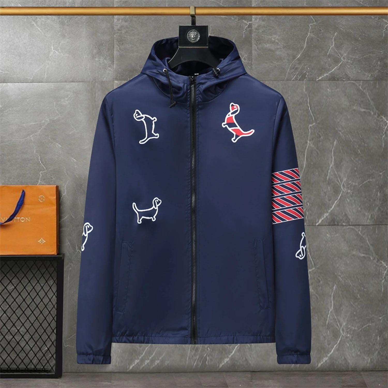 Mens Windbreaker Jacket Autumn 2023 Fashion Casual Patchwork Loose Male Large Size Clothing Sportswear Bomber Camping Jackets
Mens Windbreaker Jacket Autumn 2023 Fashion Casual Patchwork Loose Male Large Size Clothing Sportswear Bomber Camping Jackets