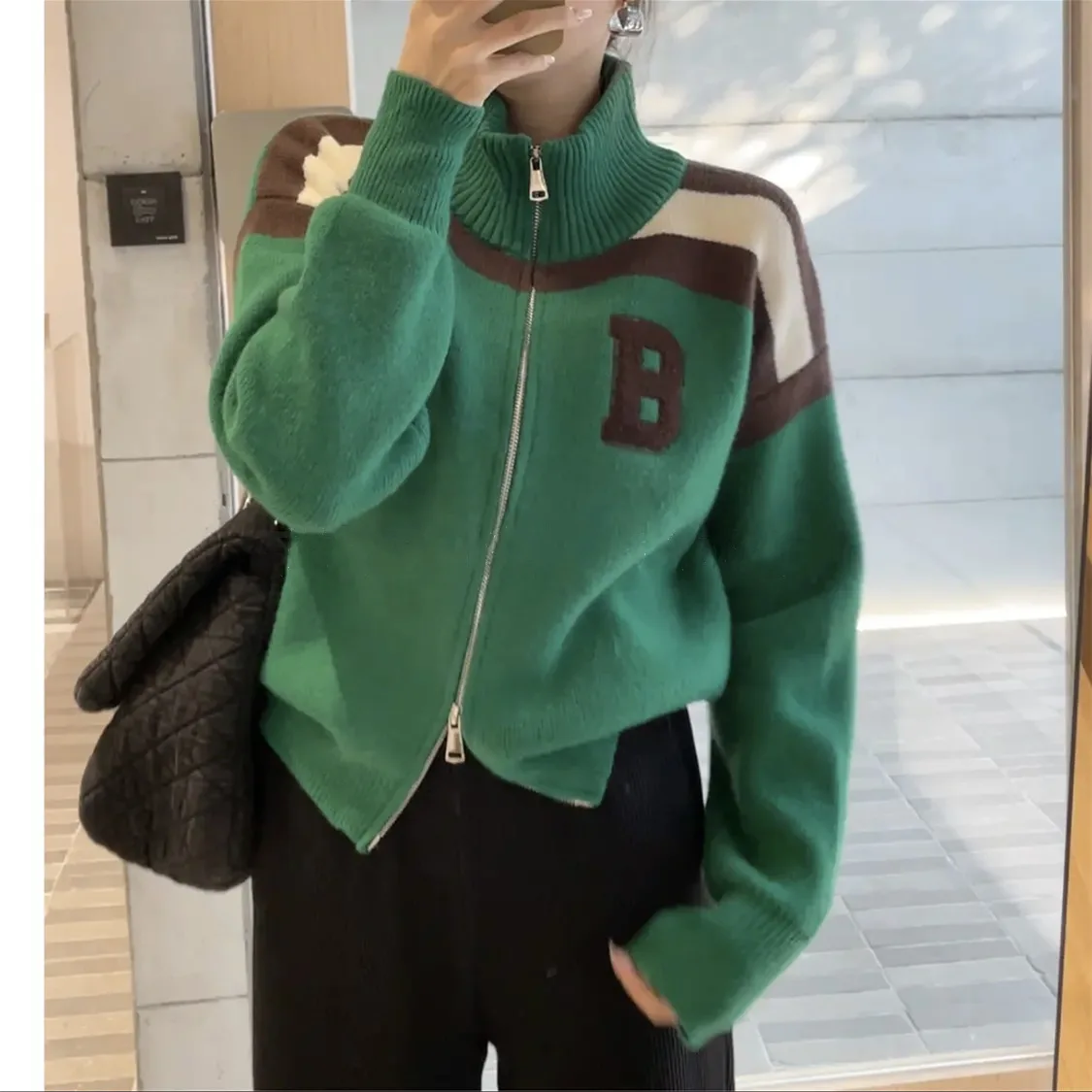 Sweater autumn and winter new small figure design feeling double zipper knitted cardigan for women
Sweater autumn and winter new small figure design feeling double zipper knitted cardigan for women