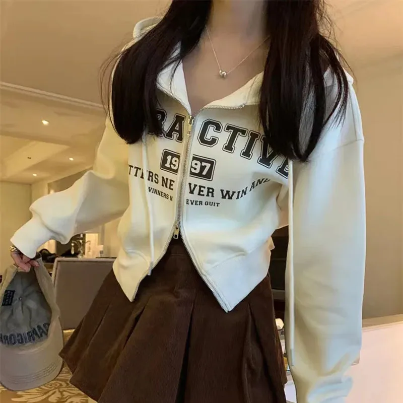 Jmprs Y2K Women Sweatshirt White Grey Letter Zipper Cropped Tops Long Sleeve Hooded Fashion Casual Preppy Style Solid Coat
Jmprs Y2K Women Sweatshirt White Grey Letter Zipper Cropped Tops Long Sleeve Hooded Fashion Casual Preppy Style Solid Coat