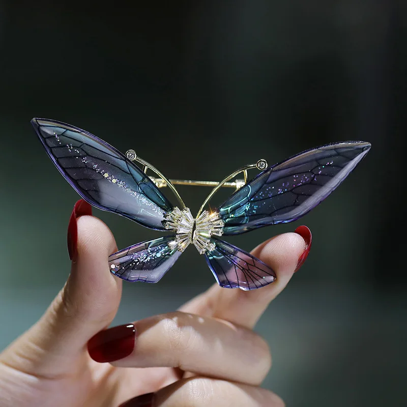 

Женская акриловая брошь в виде стрекозы с прозрачными крыльями