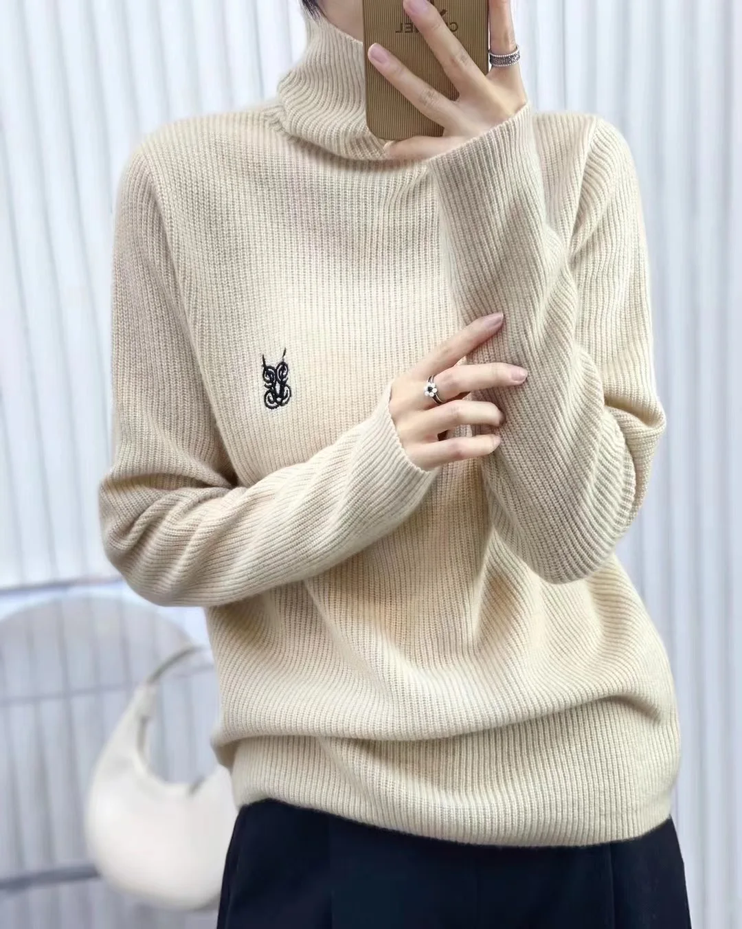 Guesod Cashmere Sweater Ordos Autumn Winter 100% Cashmere Shirt Female Turtleneck Soft Sweater Embroidery Loose Knitting New
Guesod Cashmere Sweater Ordos Autumn Winter 100% Cashmere Shirt Female Turtleneck Soft Sweater Embroidery Loose Knitting New