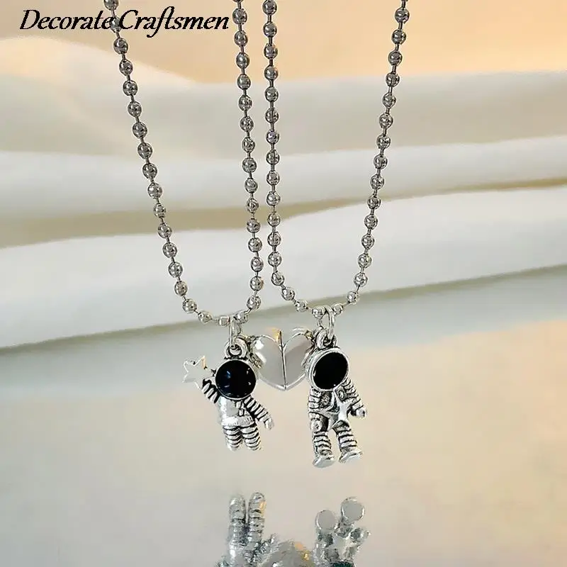 2pcs/set Spaceman Magnetic Pendant Necklace Astronaut Creative Star Necklace Couple Necklaces Friendship Jewelry Lovers Necklace
2pcs/set Spaceman Magnetic Pendant Necklace Astronaut Creative Star Necklace Couple Necklaces Friendship Jewelry Lovers Necklace