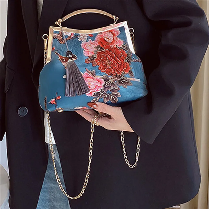 Designer Lock Shell Bags Vintage Bag Fringe Chain Women Shoulder Crossbody Bag Chic Women's Handbags 2022
Designer Lock Shell Bags Vintage Bag Fringe Chain Women Shoulder Crossbody Bag Chic Women's Handbags 2022