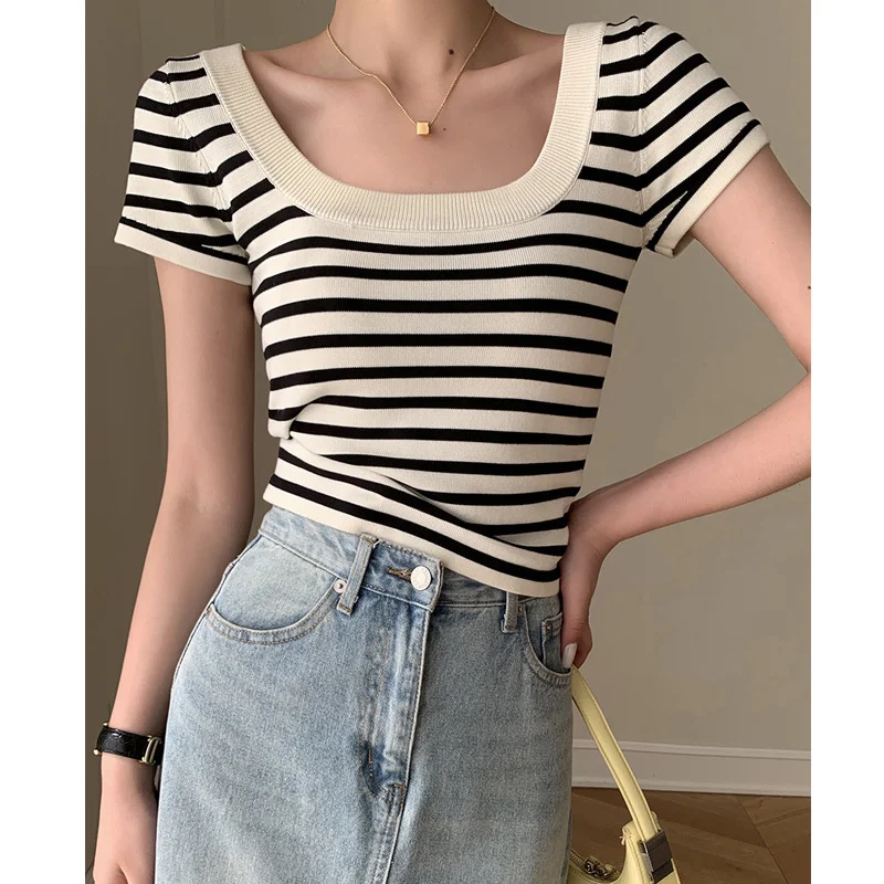 Korean Simple Black And White Stripe Knitted Short T-shirt Women's New Summer Women's 2022 Card Waist Small Shirt U-neck Top
Korean Simple Black And White Stripe Knitted Short T-shirt Women's New Summer Women's 2022 Card Waist Small Shirt U-neck Top