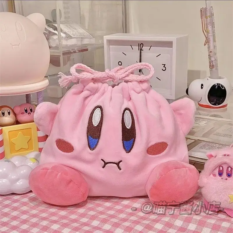 Мультяшная косметичка Kirby Kawaii плюшевая большая емкость Косметика ювелирные изделия Портативная сумка для хранения на шнурке праздничные п...
Мультяшная косметичка Kirby Kawaii плюшевая большая емкость Косметика ювелирные изделия Портативная сумка для хранения на шнурке праздничные п...