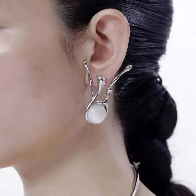 JP15 S925 Silver Needle Retro Freshwater Pearl Geometric Stud Earrings Simple Fashion Cold Wind Earring Temperament
JP15 S925 Silver Needle Retro Freshwater Pearl Geometric Stud Earrings Simple Fashion Cold Wind Earring Temperament