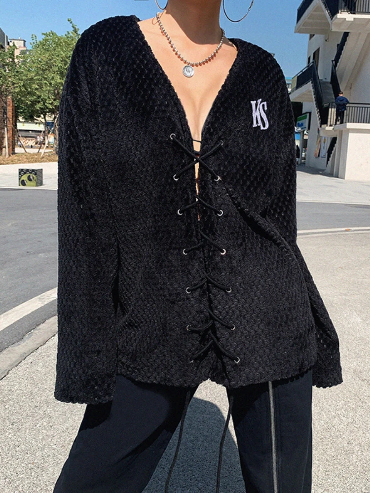 Casual V-neck Lace Up Long-sleeved Loose Black Cardigan Coats Women 2022 Autumn Winter Fashion All-match Slim High Street Coat
Casual V-neck Lace Up Long-sleeved Loose Black Cardigan Coats Women 2022 Autumn Winter Fashion All-match Slim High Street Coat