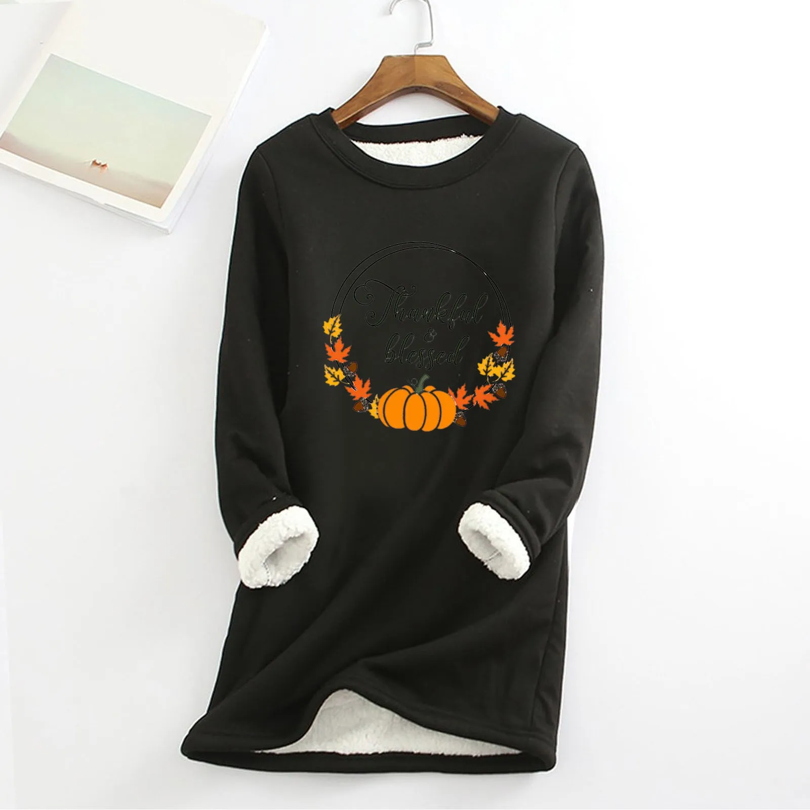 2023 Christmas Sweatshirt Pullover Women Casual Thanksgiving Print Shirt Thick Fleece Sweatshirt Winter New Year Clothes Hooded 
2023 Christmas Sweatshirt Pullover Women Casual Thanksgiving Print Shirt Thick Fleece Sweatshirt Winter New Year Clothes Hooded