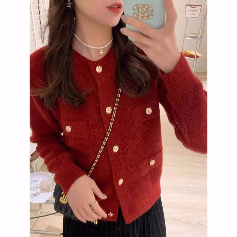 Cardigan jacket female spring and autumn temperament high-end knitted open shirt bright silk soft sweet winter jacket female
Cardigan jacket female spring and autumn temperament high-end knitted open shirt bright silk soft sweet winter jacket female