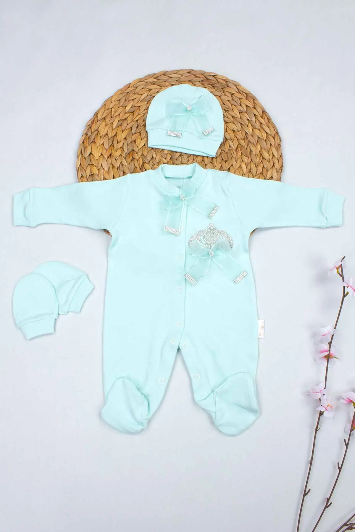 Green Rompers Suit Queen Baby Girl Newborn Suit Gift Clothes 3 pcs Set Cotton Soft Fabric For Boy Girls Babies clothing Models
Green Rompers Suit Queen Baby Girl Newborn Suit Gift Clothes 3 pcs Set Cotton Soft Fabric For Boy Girls Babies clothing Models