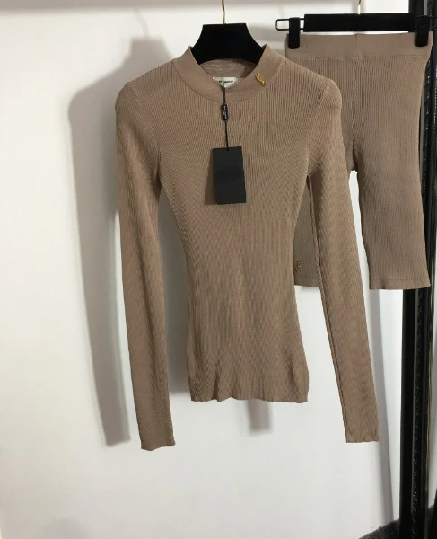 114954 Classic Trendy Brand Luxury Design Versatile Elastic Knit Knee Length Pants Shorts Women Sweater Knit Bottoming-shirt Y1
114954 Classic Trendy Brand Luxury Design Versatile Elastic Knit Knee Length Pants Shorts Women Sweater Knit Bottoming-shirt Y1