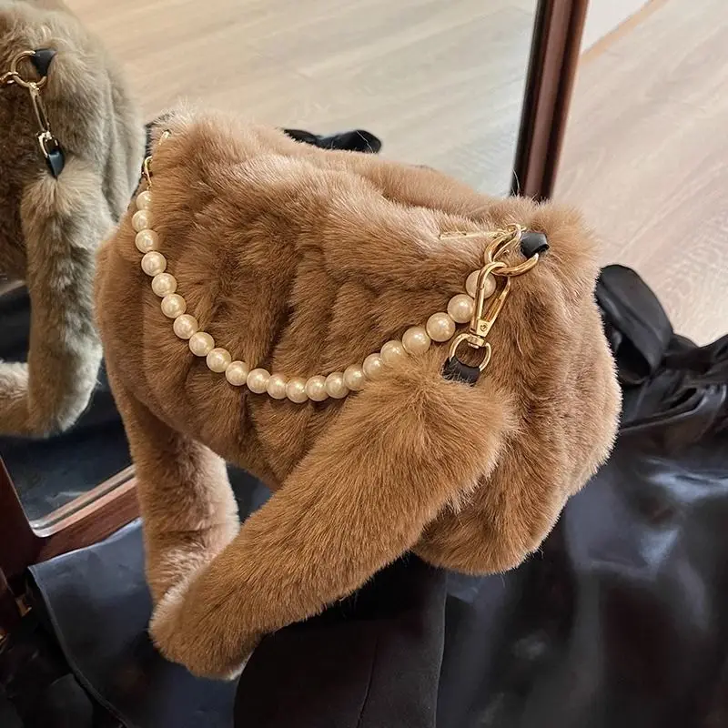 New Fashion Soft Plush Women's Designer Fluffy Artificial Fur Women's Handbag Luxury Small Handbag Women's Winter Wallet 2023
New Fashion Soft Plush Women's Designer Fluffy Artificial Fur Women's Handbag Luxury Small Handbag Women's Winter Wallet 2023
