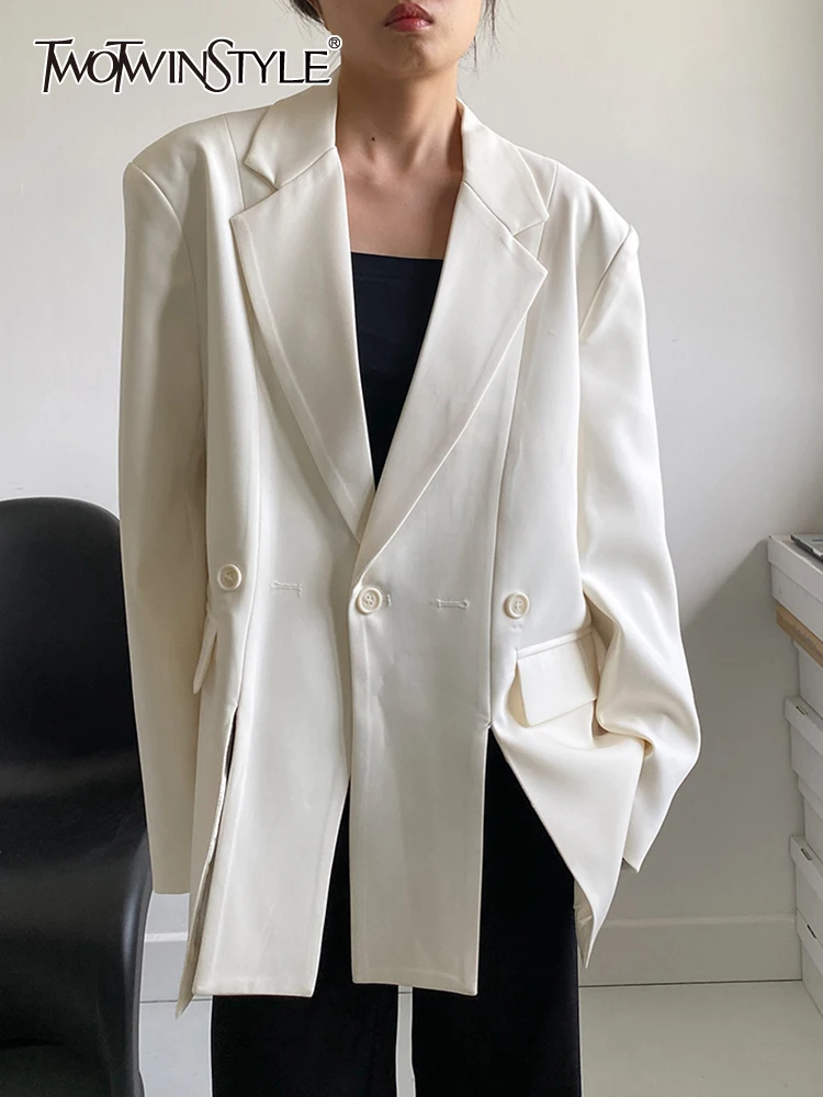 Женский блейзер с разрезом TWOTWINSTYLE, черный однотонный Блейзер составного кроя с отложным воротником, длинными рукавами и одной пуговицей на лето 2023
Женский блейзер с разрезом TWOTWINSTYLE, черный однотонный Блейзер составного кроя с отложным воротником, длинными рукавами и одной пуговицей на лето 2023