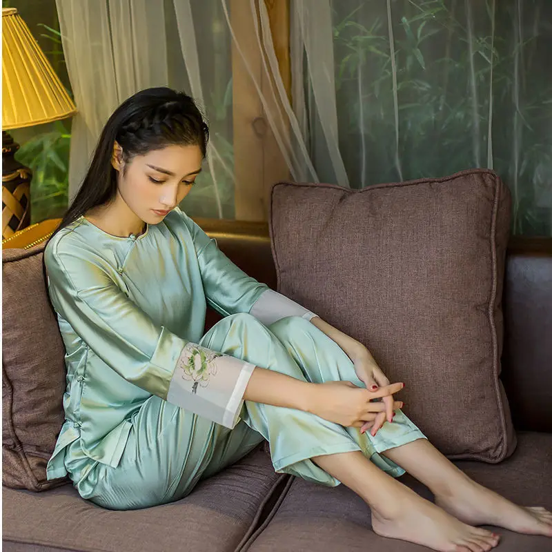 Ladies Pajamas Painted Emei Classical Chinese Style Pajamas Fashion Two-piece Suit Empress Sleepwear Home Clothes
Ladies Pajamas Painted Emei Classical Chinese Style Pajamas Fashion Two-piece Suit Empress Sleepwear Home Clothes