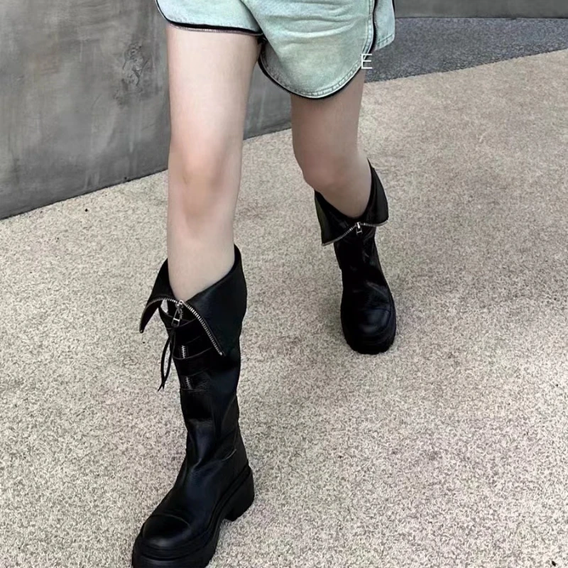 2023 Knee-length Fashion Genuine Leather Boots Women Belt Buckle Thick-soled Motorcycle Riding Boots
2023 Knee-length Fashion Genuine Leather Boots Women Belt Buckle Thick-soled Motorcycle Riding Boots