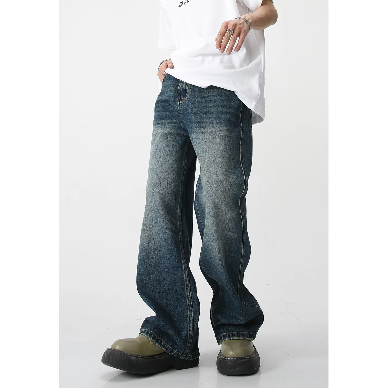 Retro Vintage American style wide leg Denim Pants Trendy plus size Male trousers
Retro Vintage American style wide leg Denim Pants Trendy plus size Male trousers