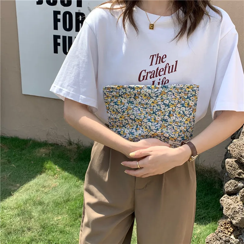 Floral Cosmetic Bag Women Make Up Storage Pouch Cotton Fabric Japan Style Zipper Cosmetic Pouch Vintage Phone Clutch Beauty Case
Floral Cosmetic Bag Women Make Up Storage Pouch Cotton Fabric Japan Style Zipper Cosmetic Pouch Vintage Phone Clutch Beauty Case