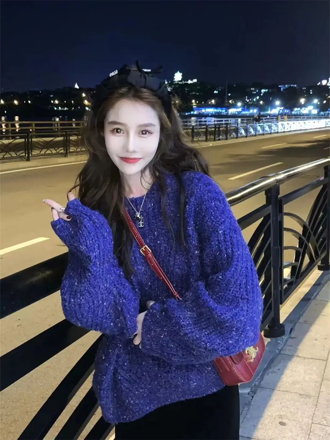 Новинка Осень-зима 2022 светильник роскошный модный пуловер с круглым вырезом, женская одежда, вязаный свитер средней длины, куртка из бутика
Новинка Осень-зима 2022 светильник роскошный модный пуловер с круглым вырезом, женская одежда, вязаный свитер средней длины, куртка из бутика