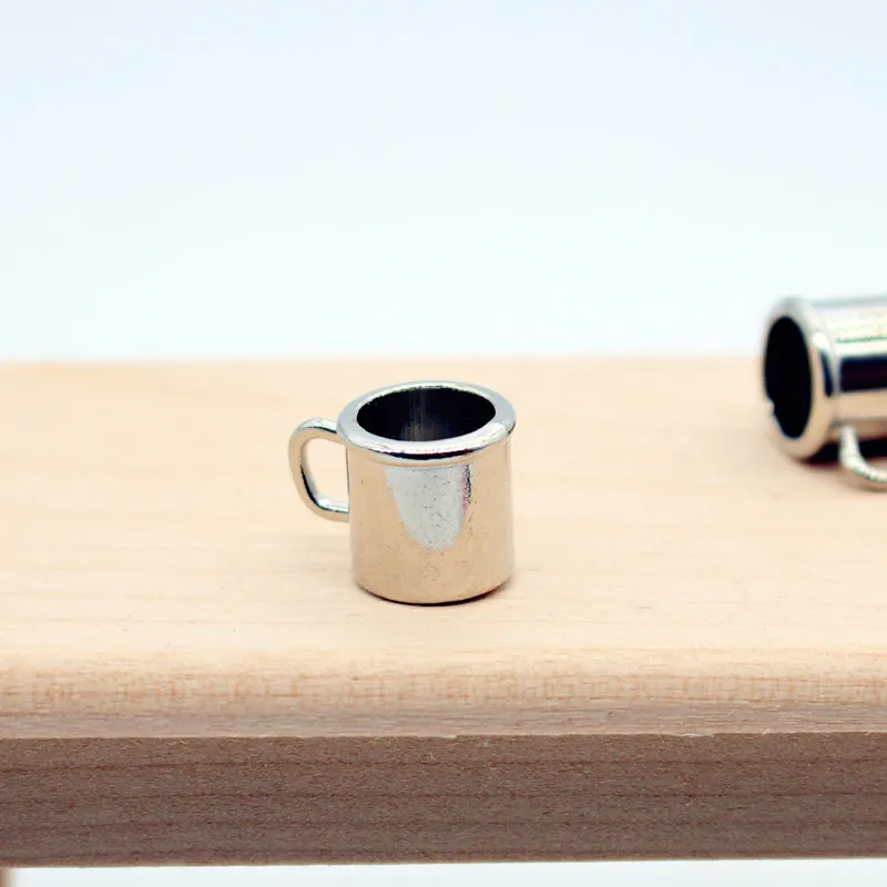 1 шт., красочные чашки из сплава для кукольного домика, миниатюрные металлические кофейные кружки, мини-кухонный орнамент для сцены, имитация домашнего декора, украшение
1 шт., красочные чашки из сплава для кукольного домика, миниатюрные металлические кофейные кружки, мини-кухонный орнамент для сцены, имитация домашнего декора, украшение