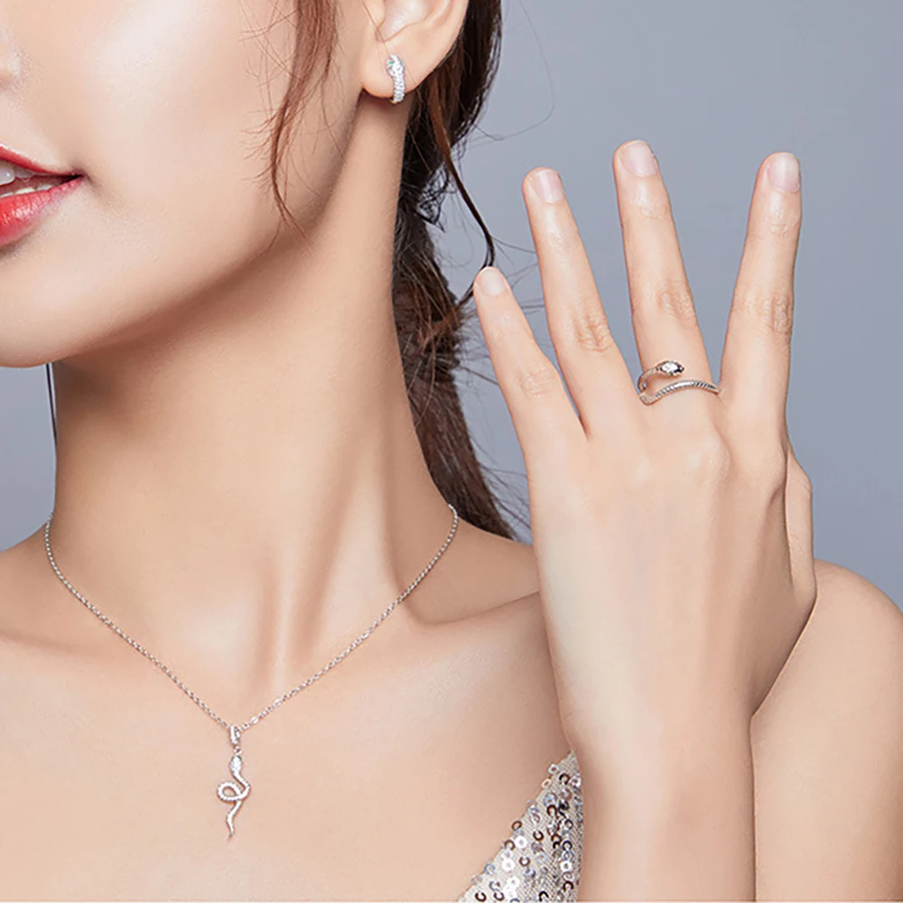 European And American Explosion Models Butterfly Ladies Necklace Open Ring Set Fashion S925 Platinum Plated Jewelry Set Female
European And American Explosion Models Butterfly Ladies Necklace Open Ring Set Fashion S925 Platinum Plated Jewelry Set Female