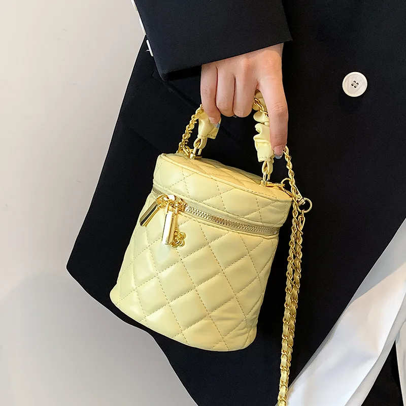 Chain Luxury Designer Bucket Shoudler Crossbody Bags for Women Embroidery Thread Female Bag Fashion Women's 2022 Trend Handbags
Chain Luxury Designer Bucket Shoudler Crossbody Bags for Women Embroidery Thread Female Bag Fashion Women's 2022 Trend Handbags