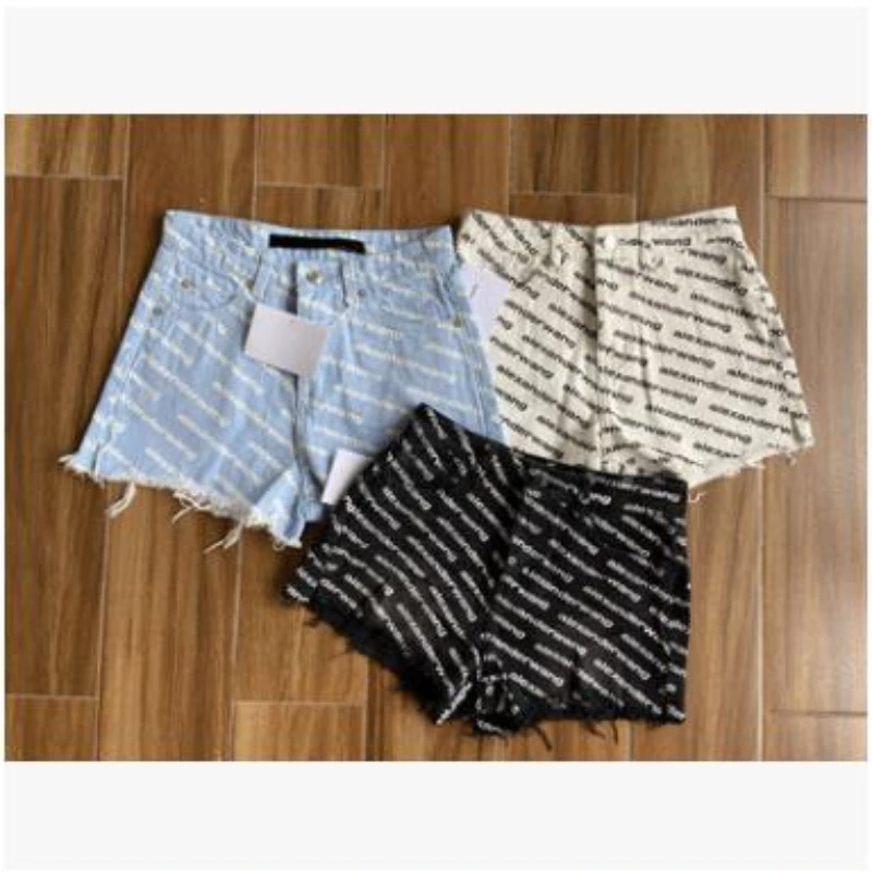 Women Summer Fashion Classic Letter Print Vintage Casual High Waisted Versatile Denim Shorts Pants American Luxury Brand
Women Summer Fashion Classic Letter Print Vintage Casual High Waisted Versatile Denim Shorts Pants American Luxury Brand