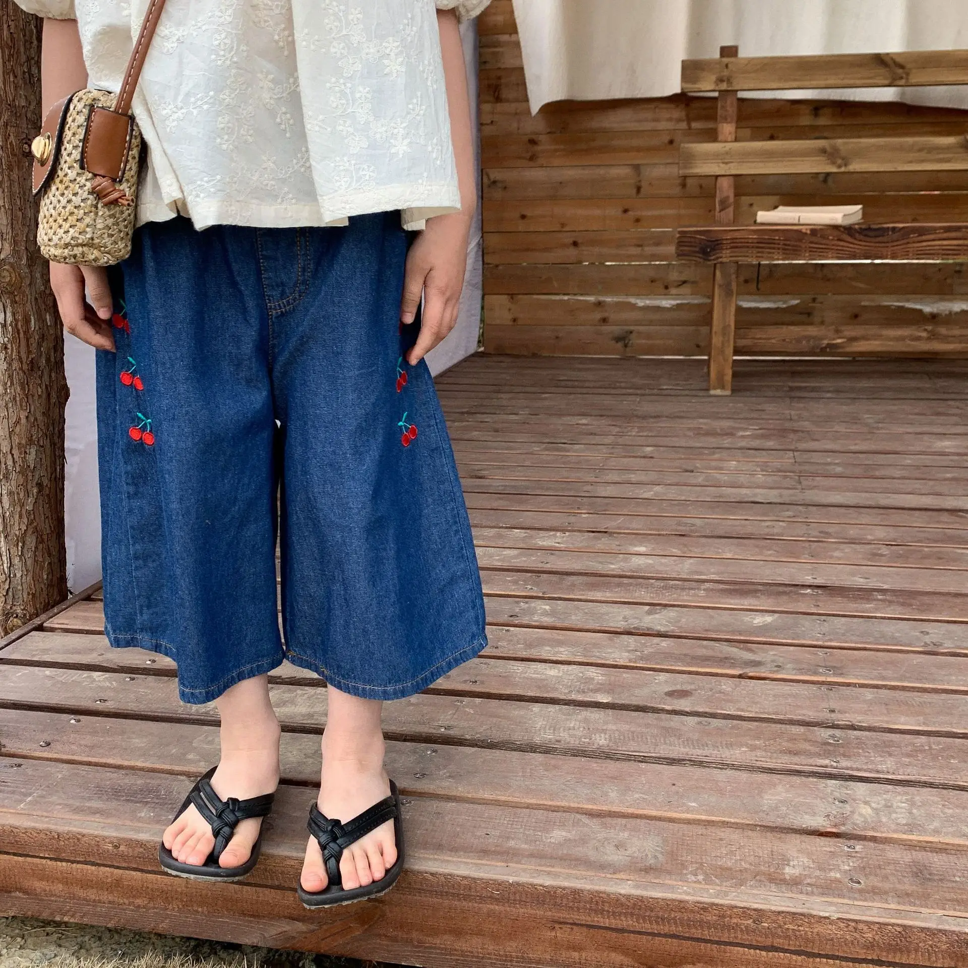 Girls Jeans Wide Leg Pants 2023 Spring Summer Embroidery Children Jeans Loose Denim Trousers Sweet Kid Girls Clothing
Girls Jeans Wide Leg Pants 2023 Spring Summer Embroidery Children Jeans Loose Denim Trousers Sweet Kid Girls Clothing