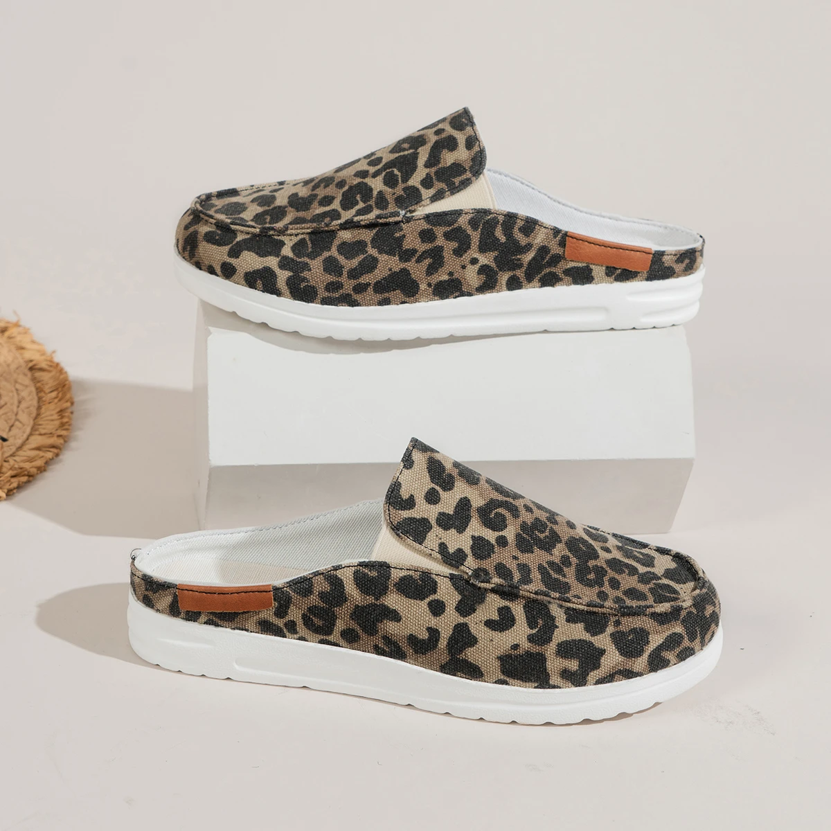 2022 Summer Women Half The Slippers Leopard Shoes Help Canvas Trendy Shoes for Women Size 43 Women Shoes Outdoor Slippers
2022 Summer Women Half The Slippers Leopard Shoes Help Canvas Trendy Shoes for Women Size 43 Women Shoes Outdoor Slippers