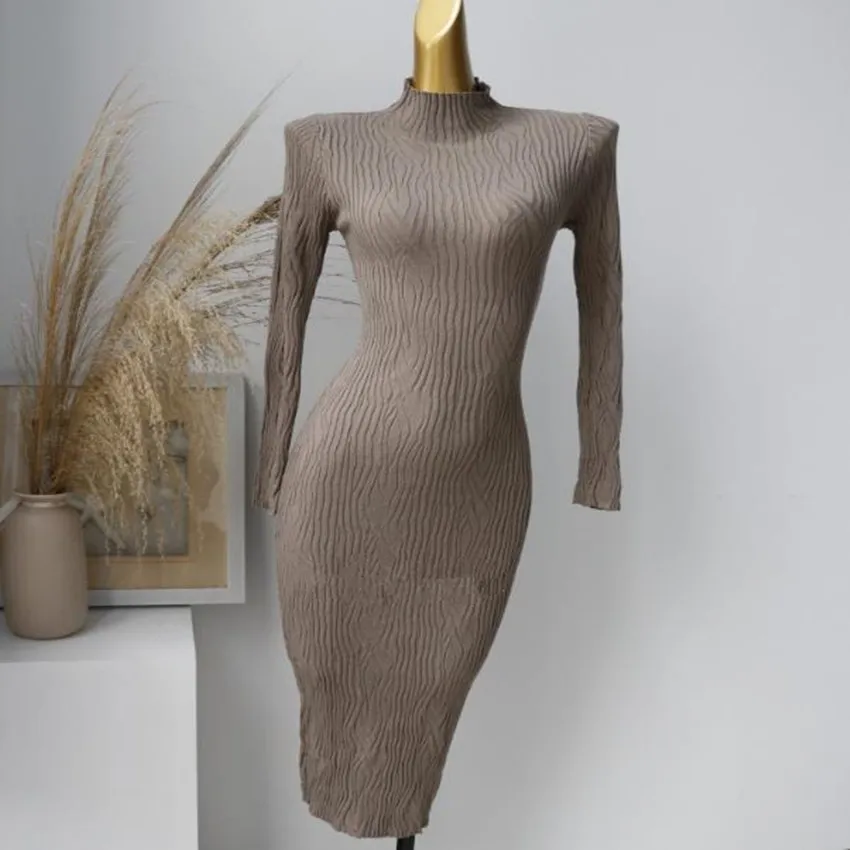 Autumn winter vintage half turtleneck knitted package hip dress women high waist long sleeve long dress
Autumn winter vintage half turtleneck knitted package hip dress women high waist long sleeve long dress