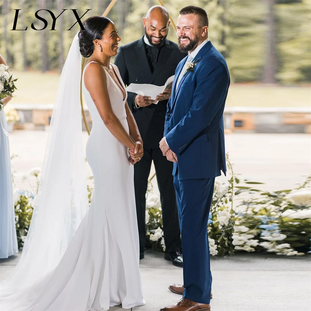 Женское свадебное платье с глубоким V-образным вырезом, без рукавов
Женское свадебное платье с глубоким V-образным вырезом, без рукавов