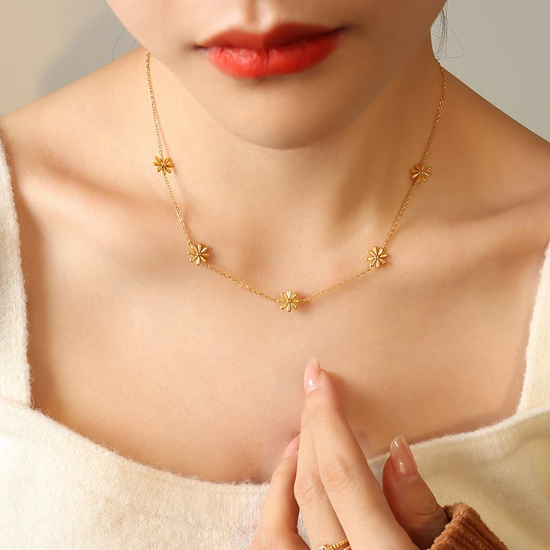 Vintage Fairy Daisy Flower Charm Necklace For Women Fashion High Quality Titanium Steel Plated 18k Gold Wedding Jewelry Gift
Vintage Fairy Daisy Flower Charm Necklace For Women Fashion High Quality Titanium Steel Plated 18k Gold Wedding Jewelry Gift