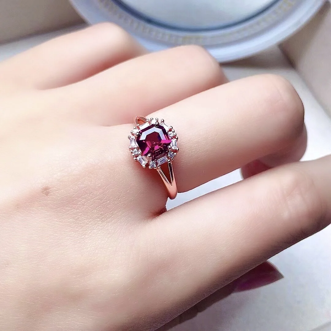 Hotsale Sterling Silver Garnet Ring for Party 0.6ct 6mm*6mm VVS Grade Natural Garnet Silver Ring 925 Silver Garnet Jewelry
Hotsale Sterling Silver Garnet Ring for Party 0.6ct 6mm*6mm VVS Grade Natural Garnet Silver Ring 925 Silver Garnet Jewelry