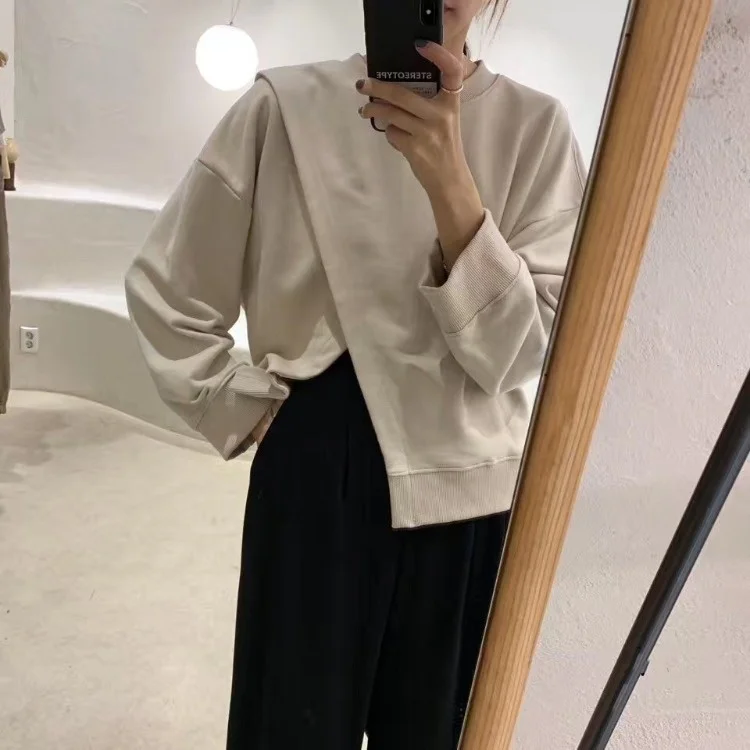 Korean Chic Style, Unique Design, Foreign Style, Irregular Cross Round Neck, Loose Sweater
Korean Chic Style, Unique Design, Foreign Style, Irregular Cross Round Neck, Loose Sweater