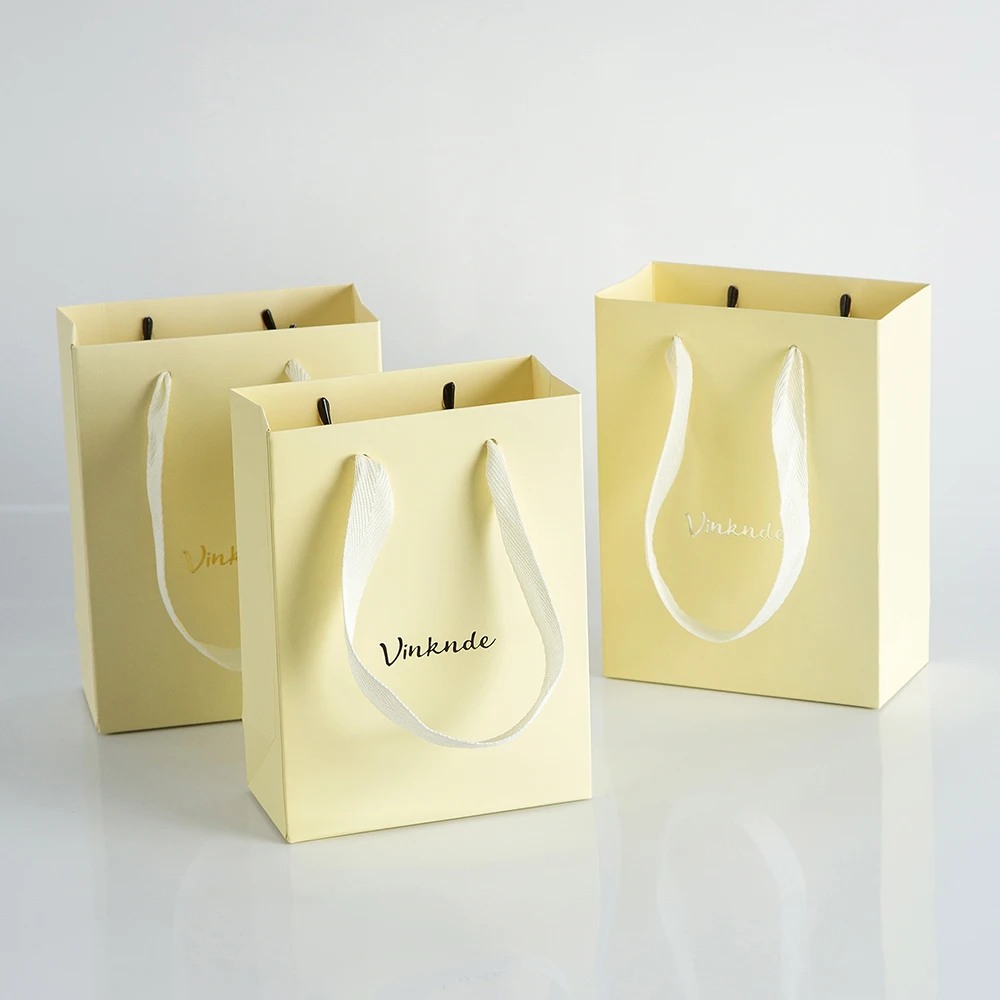 

50 Beige White Black Paper Gift Bags with Handles Custom Logo 12x6x16cm Tote Bags Shopping Totes in Bulk for Retail Merchandise