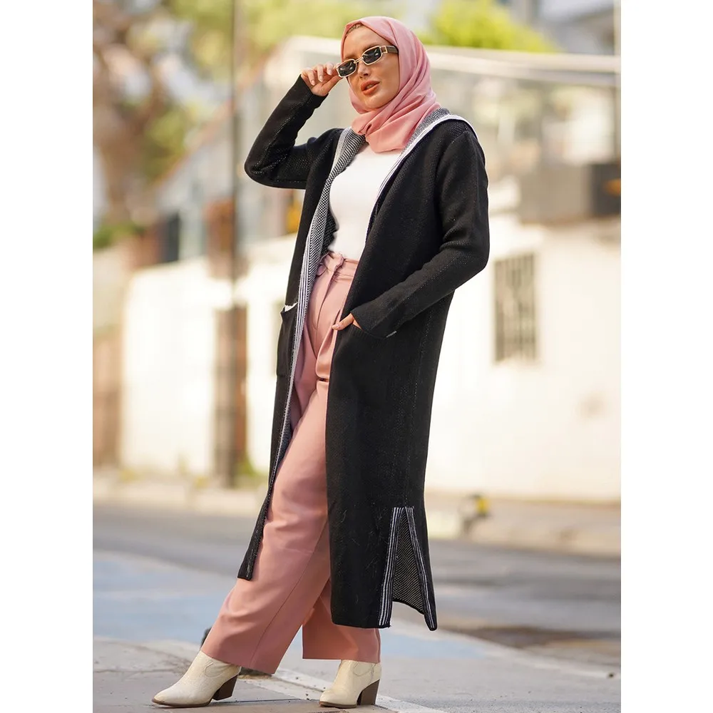 Длинный трикотажный кардиган Dorlie с капюшоном и боковыми прорезями, с карманами, черный 
Длинный трикотажный кардиган Dorlie с капюшоном и боковыми прорезями, с карманами, черный