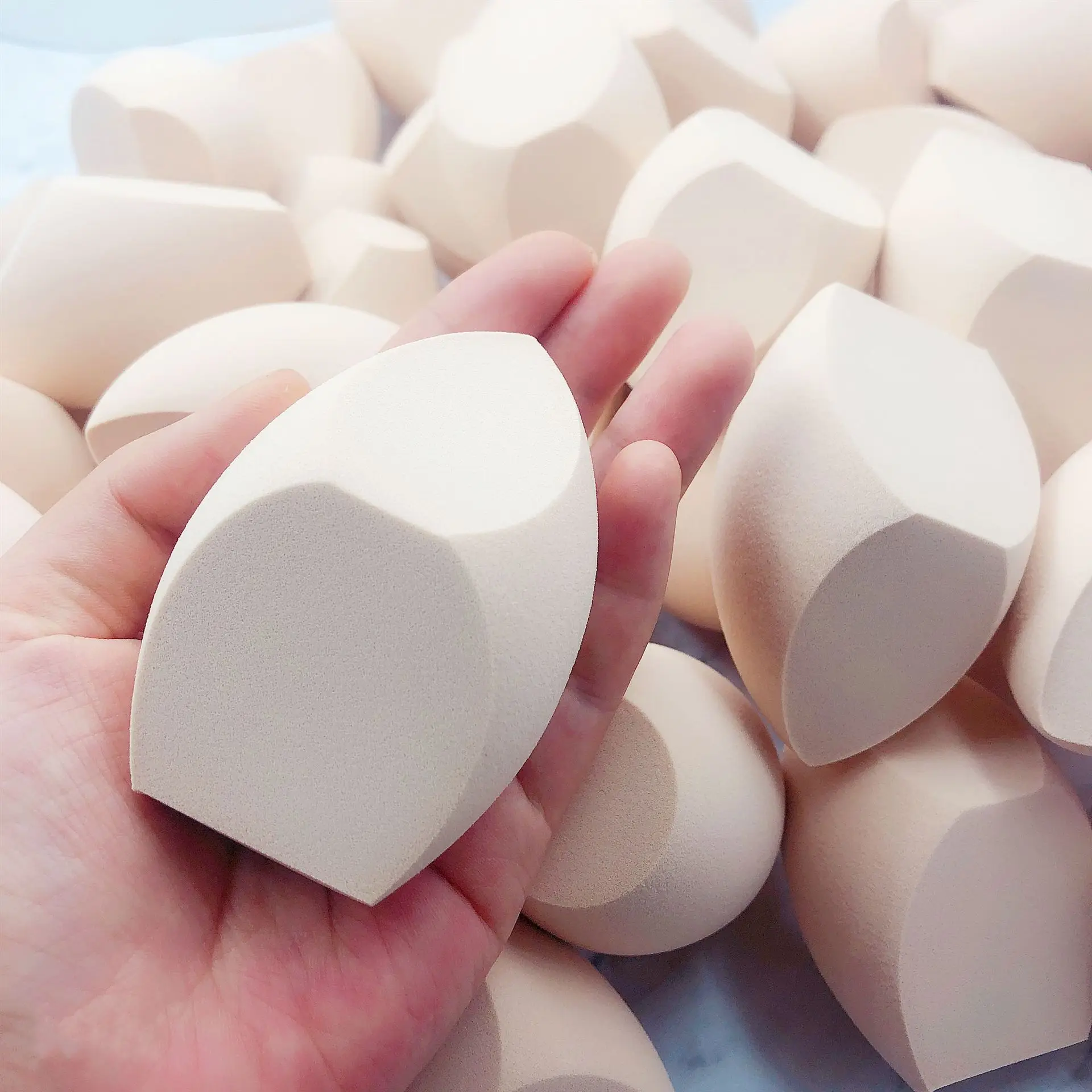 Wholesale Makeup Sponge Concealer Smooth Powder Puff Cosmetic Foundation Bevel Make Up Blender Wet Dry Dual Use 5-100PCS Large R
Wholesale Makeup Sponge Concealer Smooth Powder Puff Cosmetic Foundation Bevel Make Up Blender Wet Dry Dual Use 5-100PCS Large R