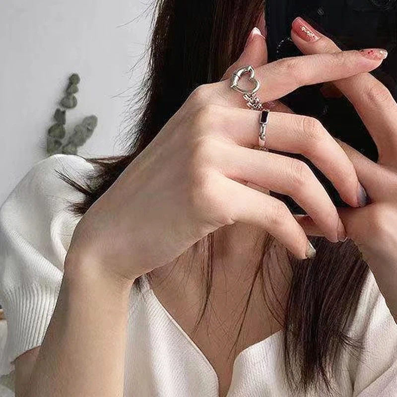 New Fashion Open Finger Ring Hollow Out Love Black Sawtooth Rings Hip Hop Trend Adjustable Index Rings Womens Jewelry Gift
New Fashion Open Finger Ring Hollow Out Love Black Sawtooth Rings Hip Hop Trend Adjustable Index Rings Womens Jewelry Gift