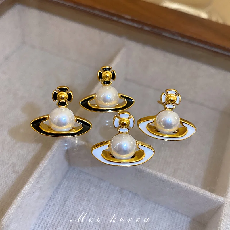 G&D Vintage Baroque Pearl Saturn Planet Gold Color Earrings for Women Jewelry Gift Drip Oil Earrings Non-fadding Wholesale
G&D Vintage Baroque Pearl Saturn Planet Gold Color Earrings for Women Jewelry Gift Drip Oil Earrings Non-fadding Wholesale