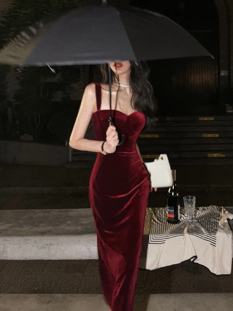 Women Summer French Vintage Sleeveless Velvet Dress Female Spaghetti Strap Sexy Bodycon Dress Ladies Elegant Party Robe Vestidos
Women Summer French Vintage Sleeveless Velvet Dress Female Spaghetti Strap Sexy Bodycon Dress Ladies Elegant Party Robe Vestidos