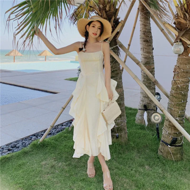 Женское платье на бретелях-спагетти, с открытой спиной
Женское платье на бретелях-спагетти, с открытой спиной