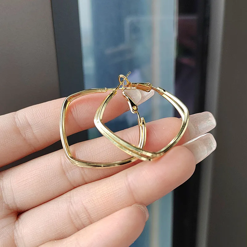 Stylish simple style two-layer square earrings for women designed with personality and temperament stud earring 
Stylish simple style two-layer square earrings for women designed with personality and temperament stud earring