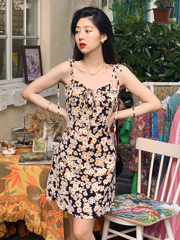 Платье-мини женское пляжное с цветочным принтом и бантом 
Платье-мини женское пляжное с цветочным принтом и бантом