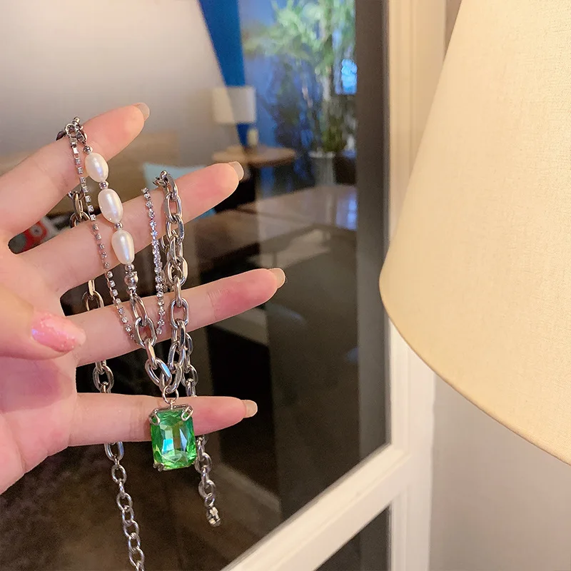 Dark Green Vintage Splice Necklace Women Sense of Luxury Link Chain Geometric Square Pendants Clavicle Chain Jewelry Accessories
Dark Green Vintage Splice Necklace Women Sense of Luxury Link Chain Geometric Square Pendants Clavicle Chain Jewelry Accessories