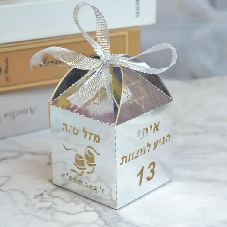Индивидуальное иврит название лазерная резка Tefillin Bar Mitzvah Сувениры Коробка для украшения еврейских 13 лет
Индивидуальное иврит название лазерная резка Tefillin Bar Mitzvah Сувениры Коробка для украшения еврейских 13 лет